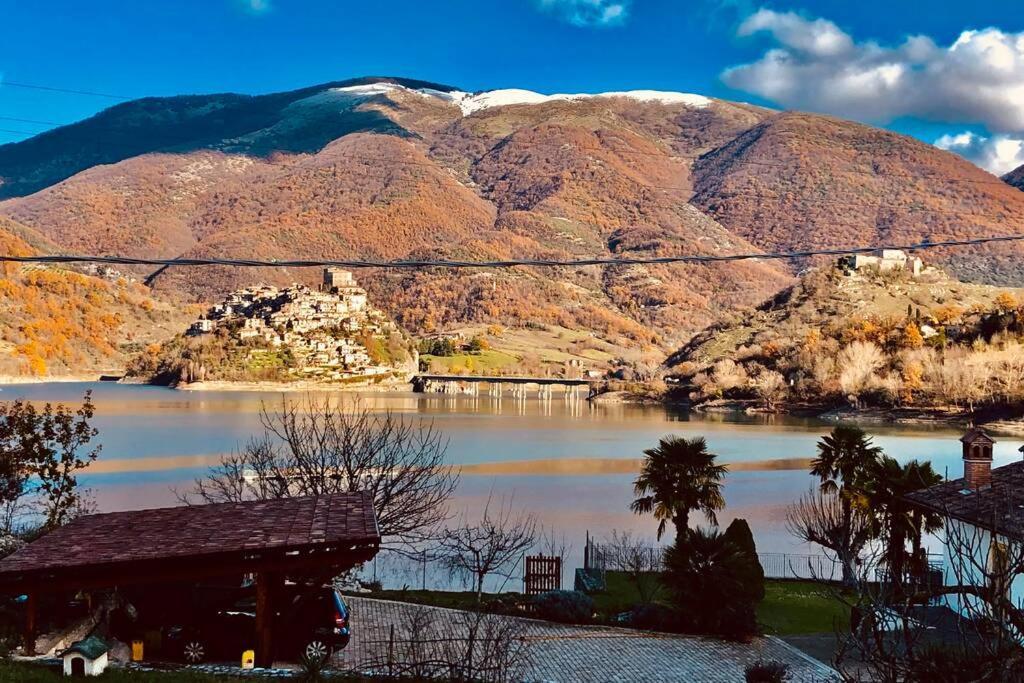 Stanza Con Terrazzo Vista Lago - Lakeholiday Castel di Tora Eksteriør billede