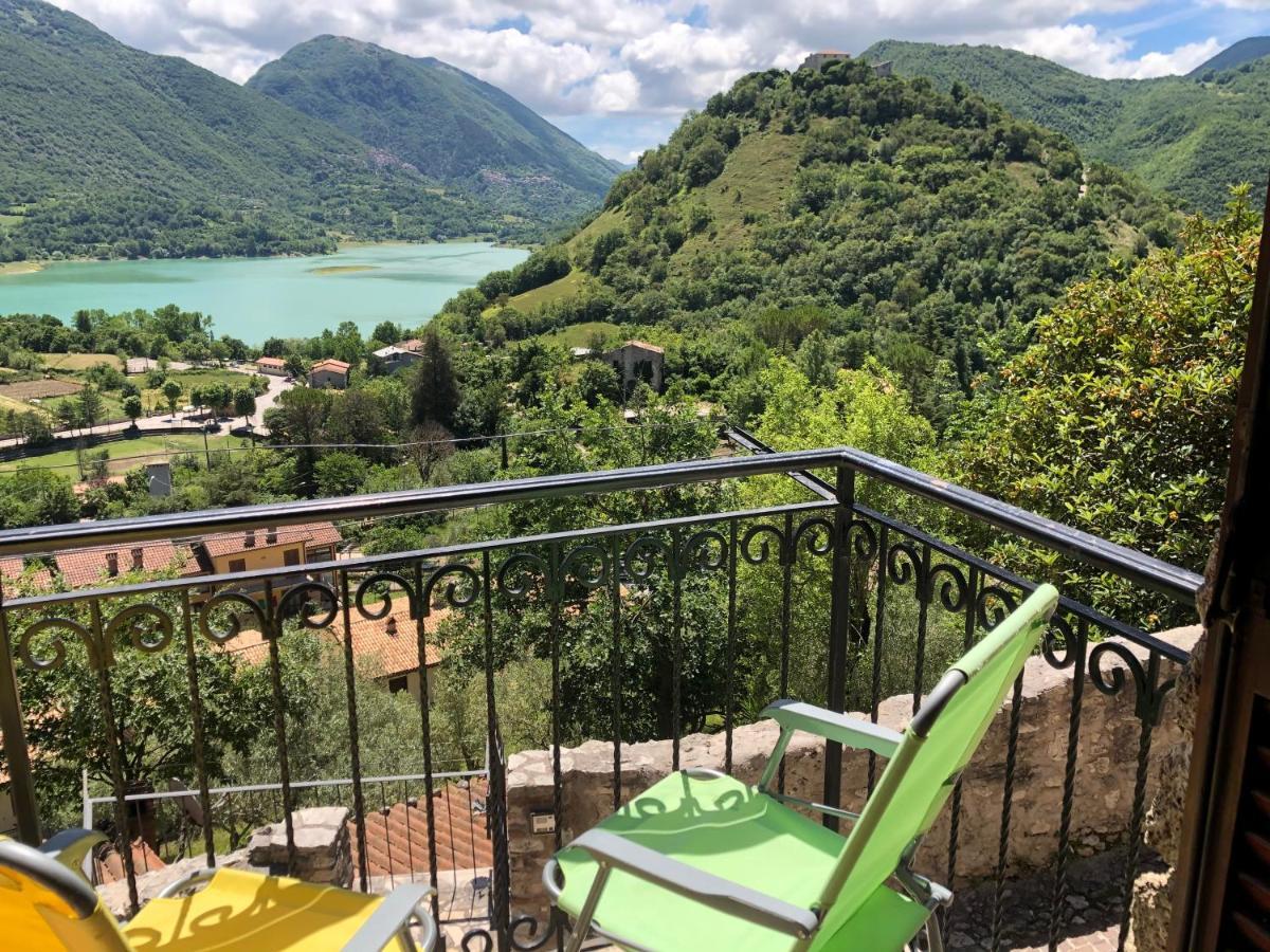 Stanza Con Terrazzo Vista Lago - Lakeholiday Castel di Tora Eksteriør billede